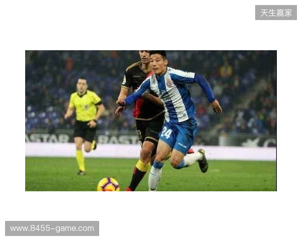 西班牙名嘴:维尼在替补席发笑不职业,在哪都该被开除