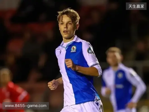 邮报:阿森纳正与布莱克本流浪者就17岁前锋蒂容进行谈判 邮报:阿森纳正与布莱克本流浪者就17岁前锋蒂容进行谈判