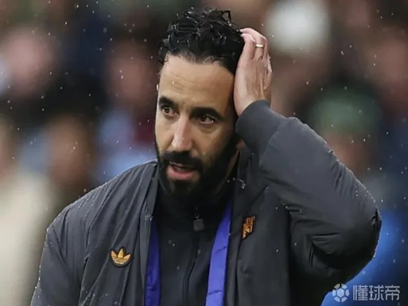 高层插手！电讯报：阿莫林被要求改打4后卫 他以激烈言论回击高层